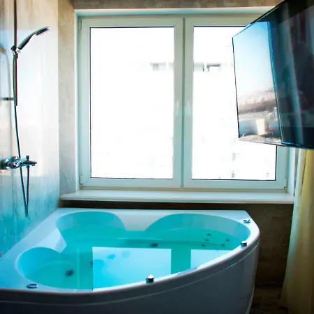 Jacuzzi Loft Prestige Center Hotel *